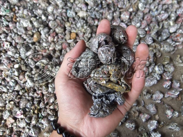 易拉罐粉碎機(jī)破碎顆粒